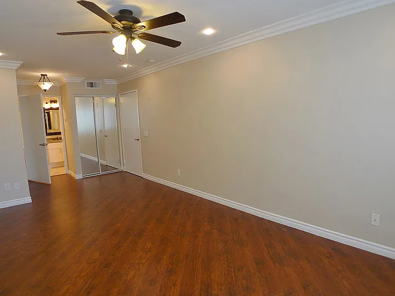 Villa De Adel Apts — Photo 80