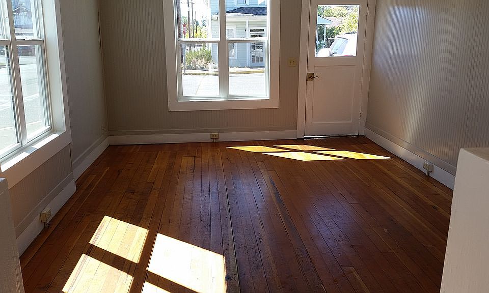 2nd image of 206 NE 2nd St