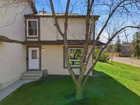 221 NW Deerpoint Ln SE, Calgary, AB T2J 6M6