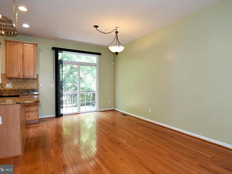 7810 Locust Leaf Ln — Photo 20