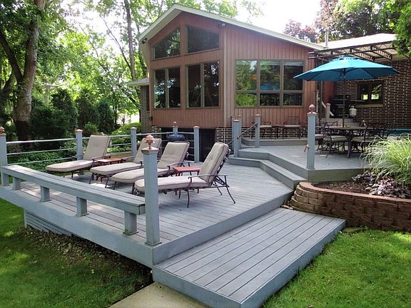Spacious composite decking