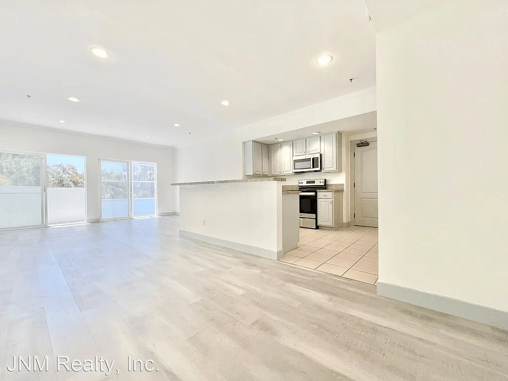 2 bed, $3,700 — Photo 3
