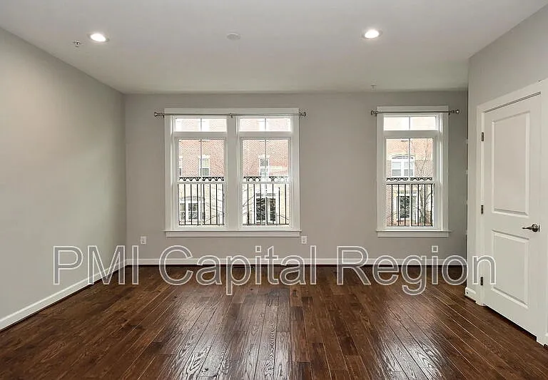 334 Community Center Ave — Photo 9