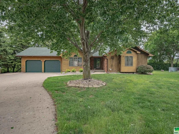 5820 Lorraine Ave, Sioux City, IA 51106