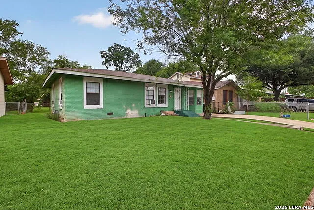 3 bed, 1.0 bath, 1252 sqft, $1,375 — Photo 3