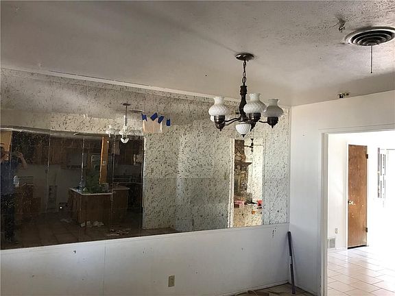 5th image of 10048 Yukon St
