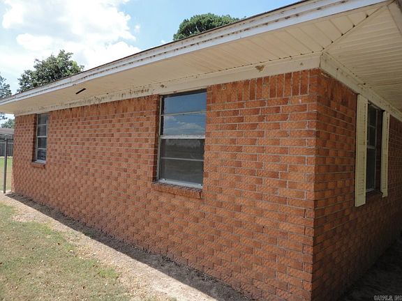 3rd image of 806 Irvy Rd