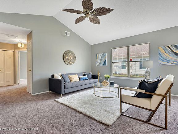 4th image of 547 Petunia Ln N