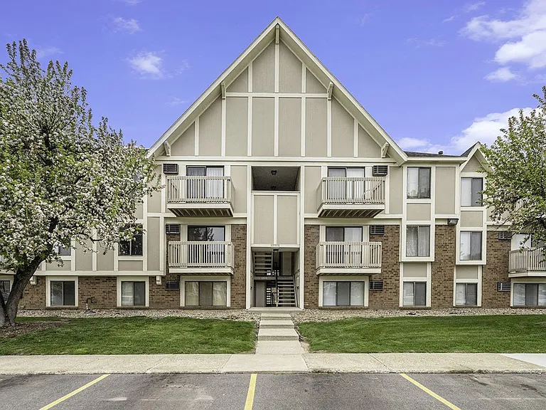 Normandy Village Apartments — Photo 37