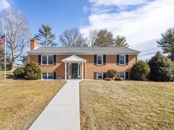 410 Rainbow Dr, Staunton, VA 24401