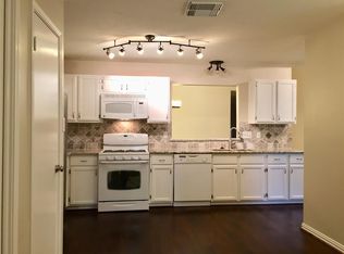 726 E Country Grove Cir, Pearland, TX 77584