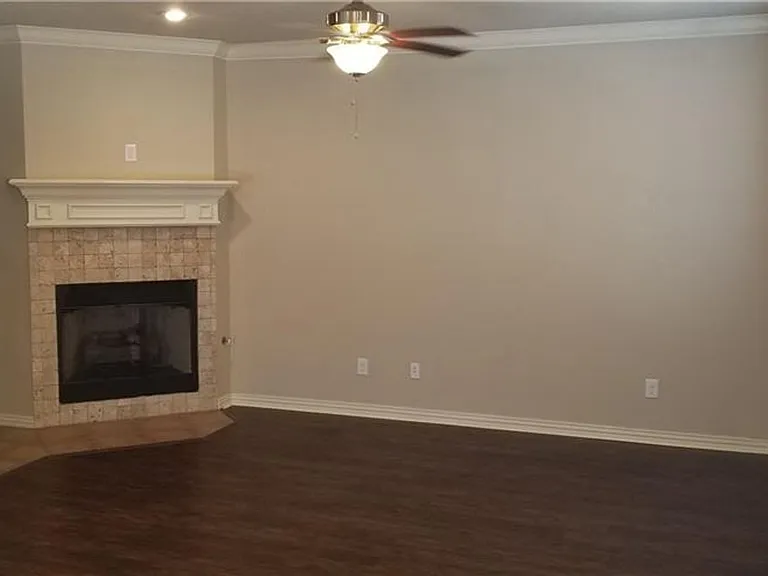 631 N Longfellow Ln — Photo 5