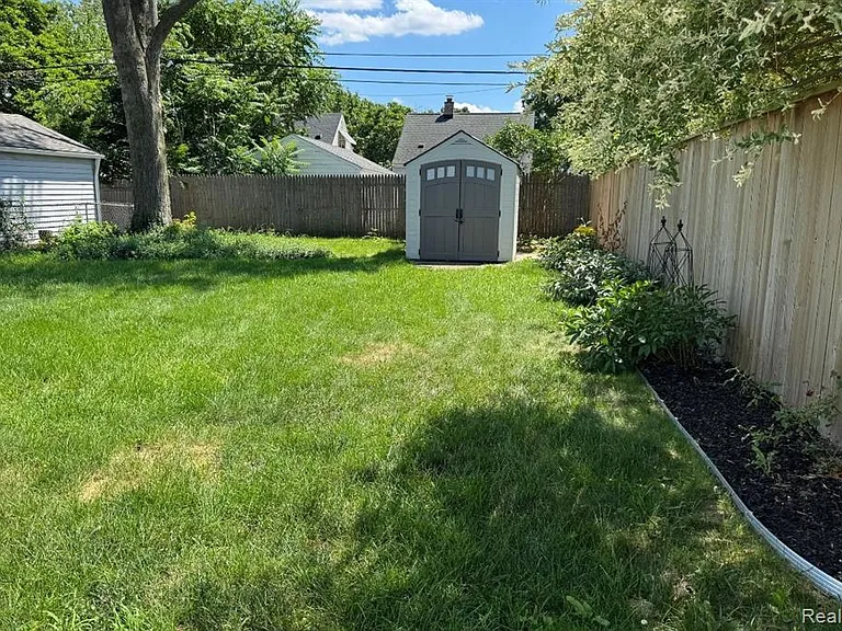 128 Girard Ave — Photo 31