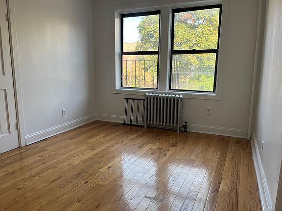 3rd image of 260 Valentine Ln APT 4C