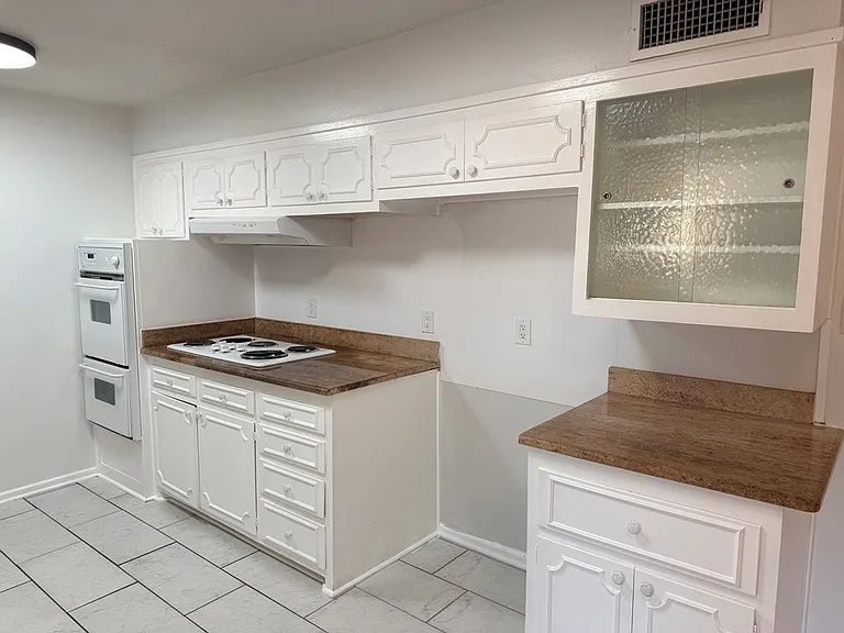 1215 Neely Ave — Photo 9