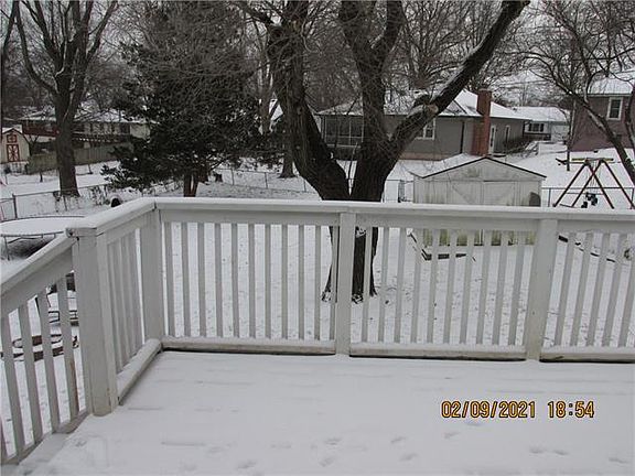 3rd image of 4019 S Surrey Ln