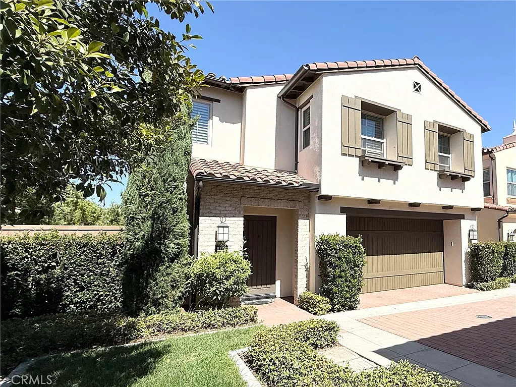 3 bed, 2.5 bath, 1902 sqft, $5,700 — Photo 2
