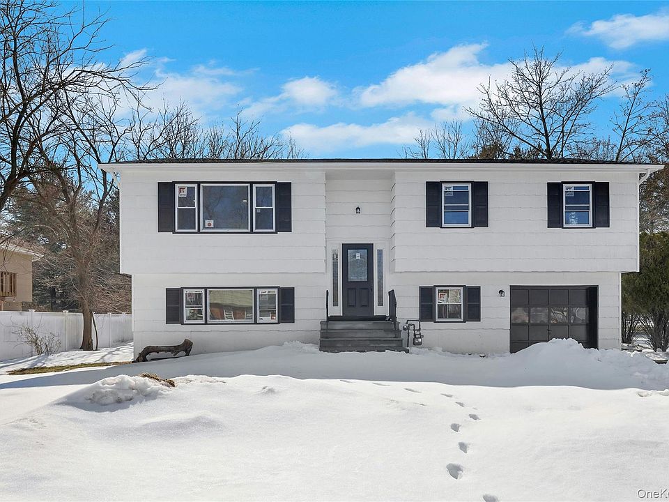 1st image of 10 Roman Acres Drive