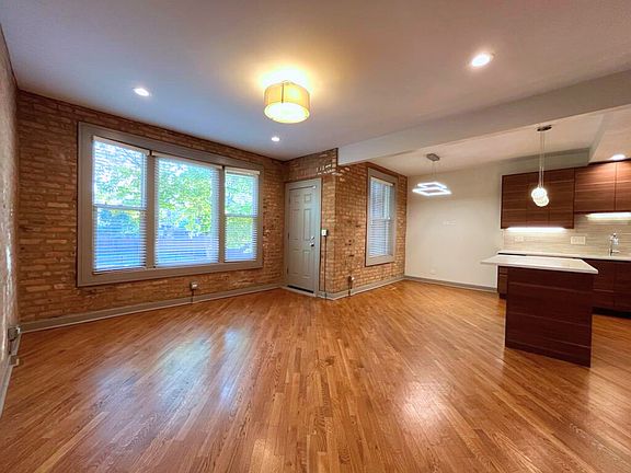 4th image of 4348-58 S Prairie Ave #222-1