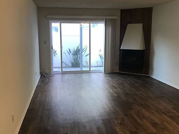 Livingroom Unit #2