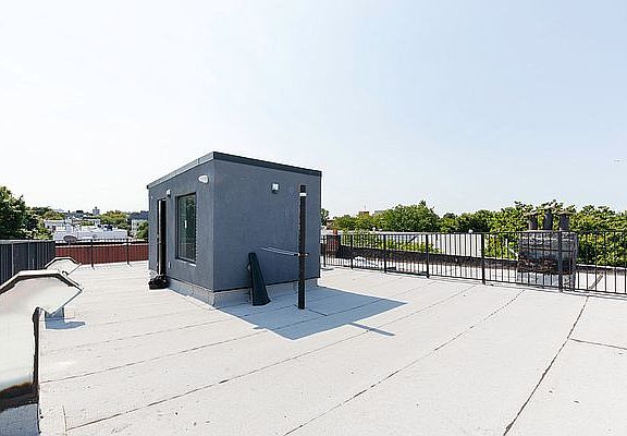 5th image of 700 Evergreen Ave APT 3R