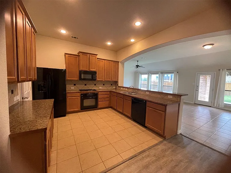 421 Brighton St — Photo 6