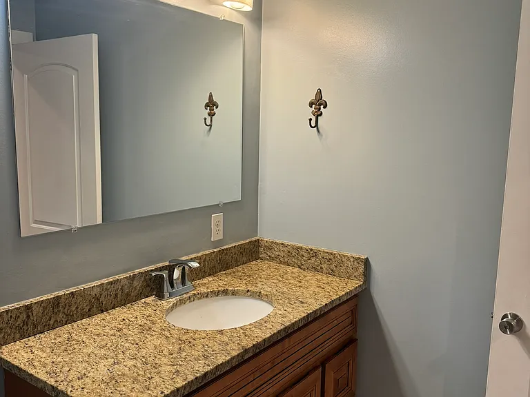 2700 Buchanan St — Photo 27