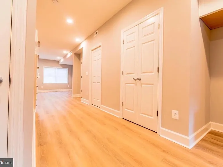 1212 James St — Photo 10