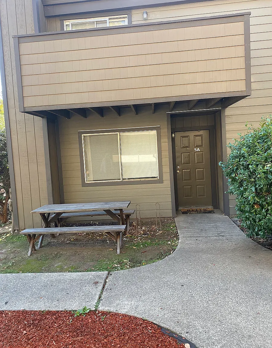 4 bed, 1400 sqft, $650 — Photo 2