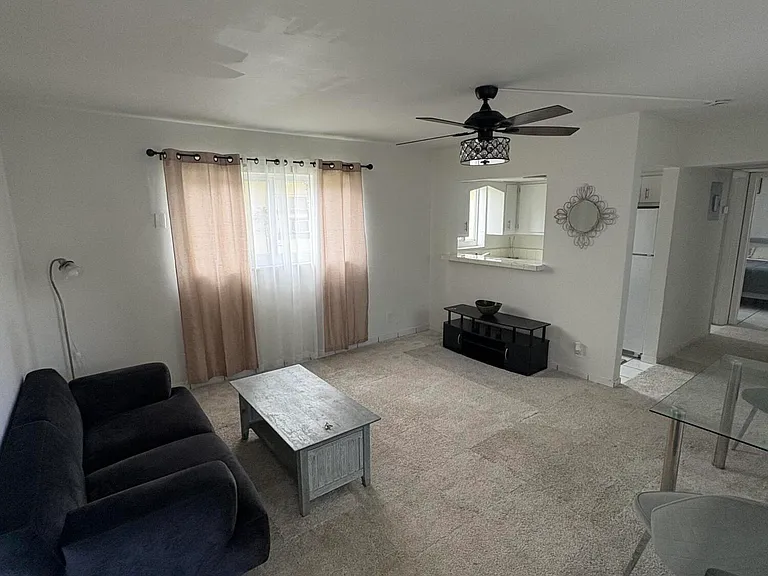 811 SE 16th St #102 — Photo 4