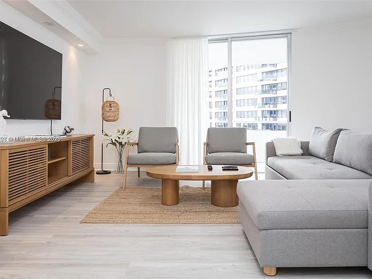 5161 Collins Ave #812 — Photo 33
