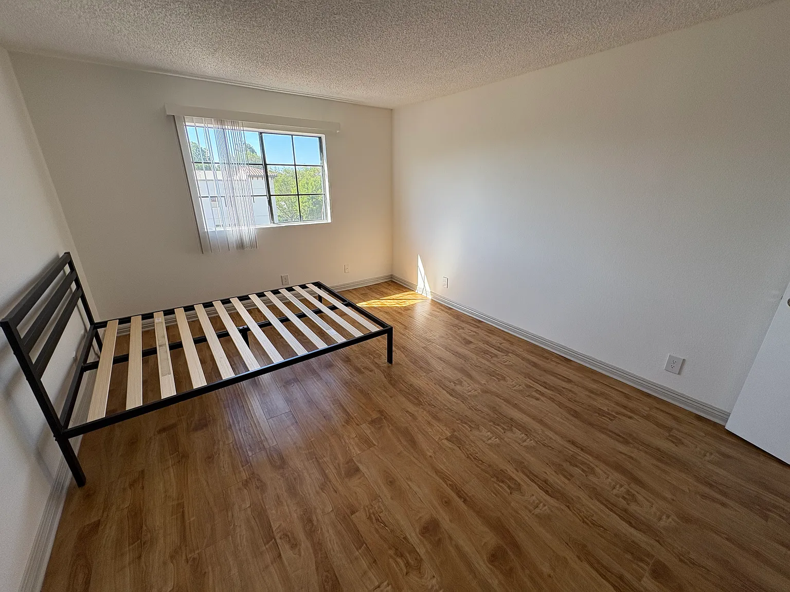 2 bed, 950 sqft, $3,195 — Photo 4