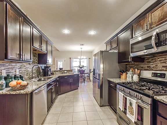 4th image of 187 Carriage Way