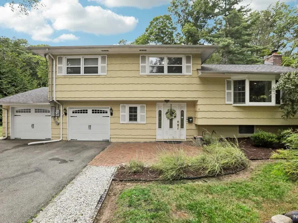 5 Ceely Ct, Allendale, NJ 07401