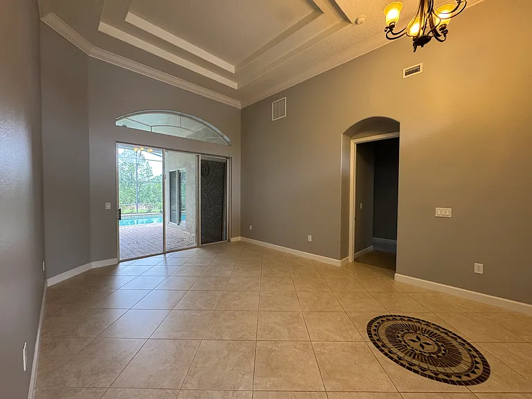142 Harrington Ct — Photo 2