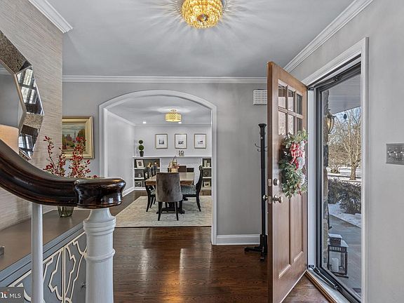 3rd image of 1012 Waltham Rd