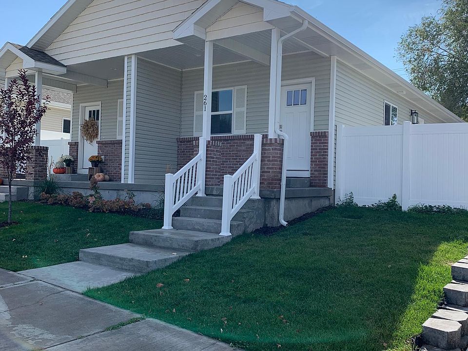 1st image of 261 W 20th St