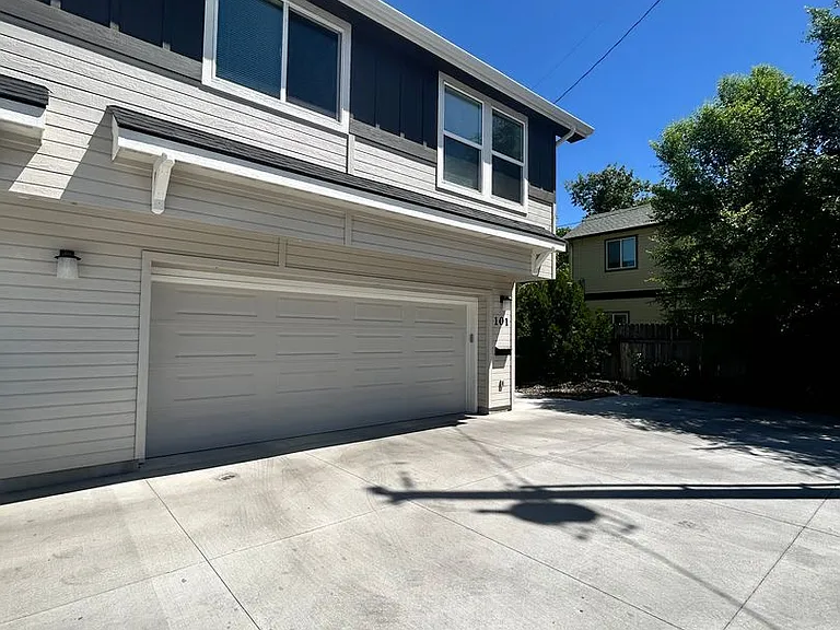 2106 S Vista Ave — Photo 1