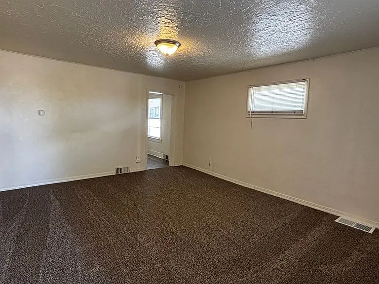1341 N Harrison Ave — Photo 2