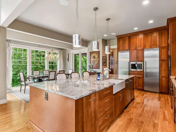 2224 Portico Grn, Wayzata, MN 55391