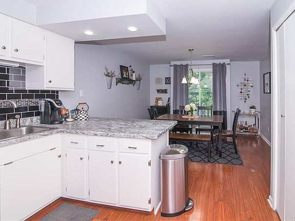 4th image of 10 Southcreek Ct #C