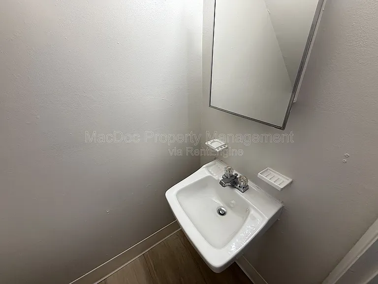 809 Denton Cir — Photo 10