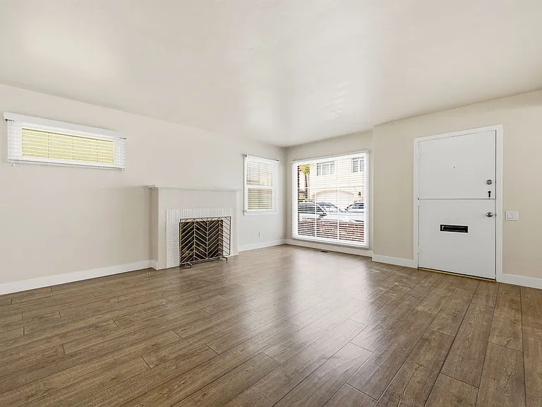 1117 W Bay Ave #A — Photo 7