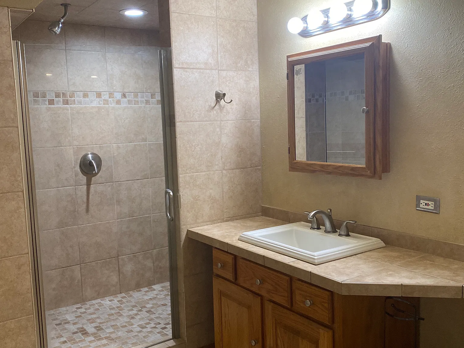 1 bed, 1500 sqft, $1,500 — Photo 3