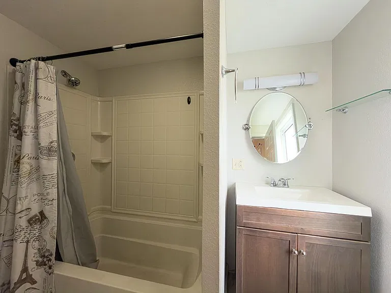 31-33 Saranac St #31 — Photo 6