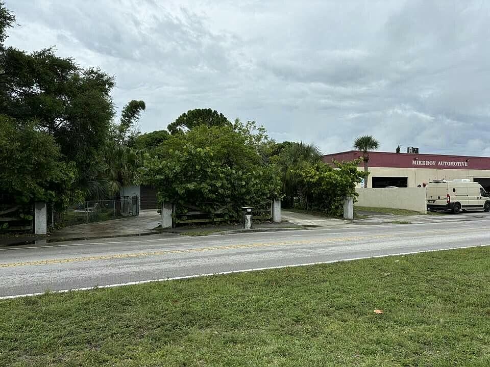 2nd image of 4410 Park Lane