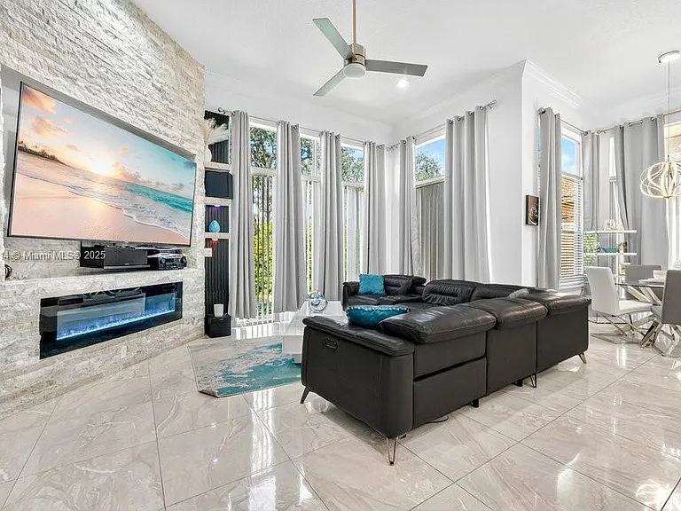 6313 Paradise Cv — Photo 4