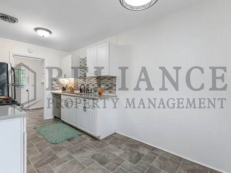 2309 W Graber St — Photo 7