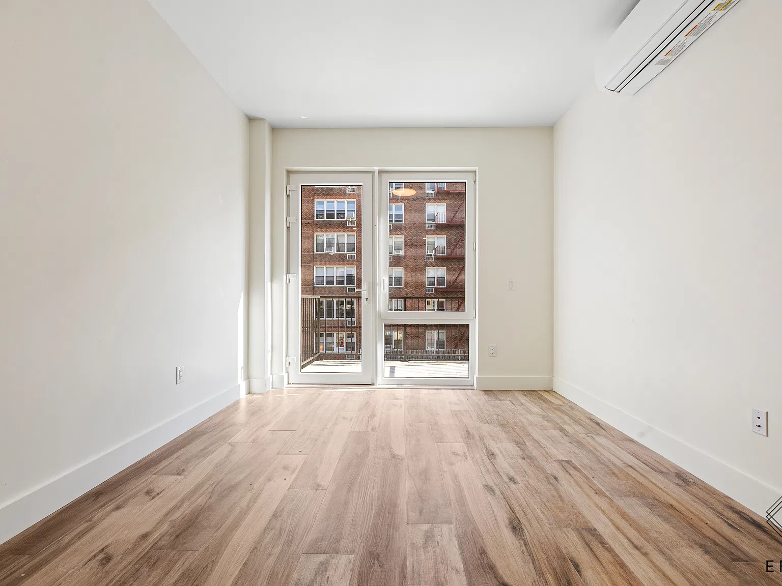 151 Hawthorne Street — Photo 4
