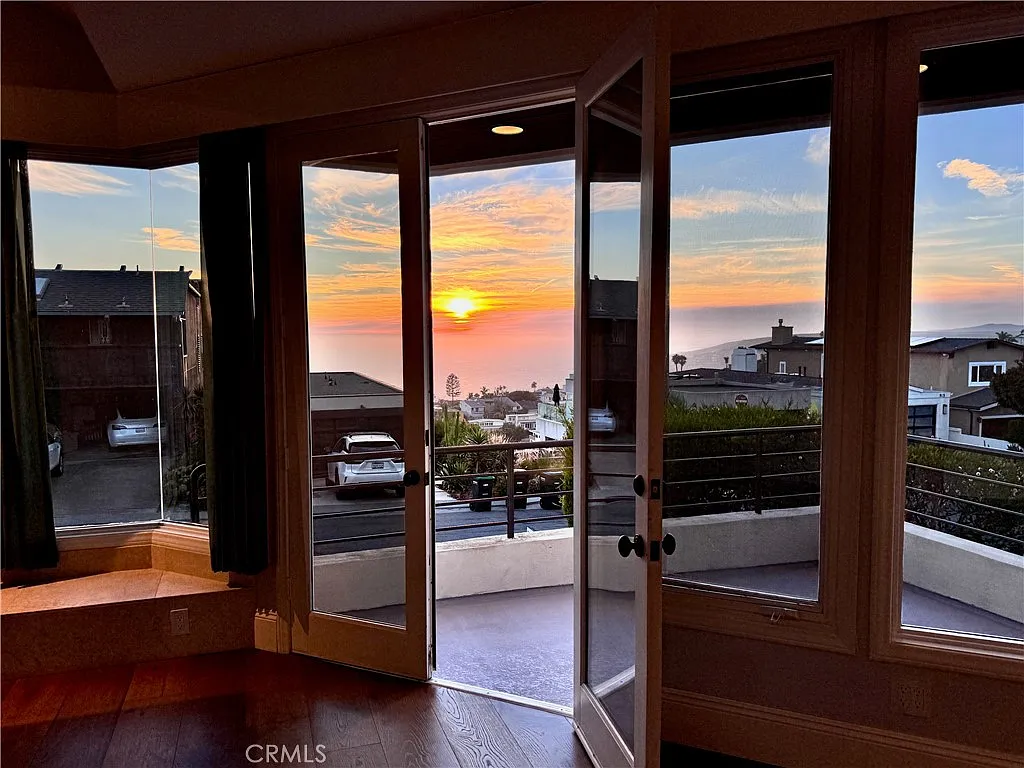 4 bed, 2.5 bath, 2037 sqft, $10,000 — Photo 3